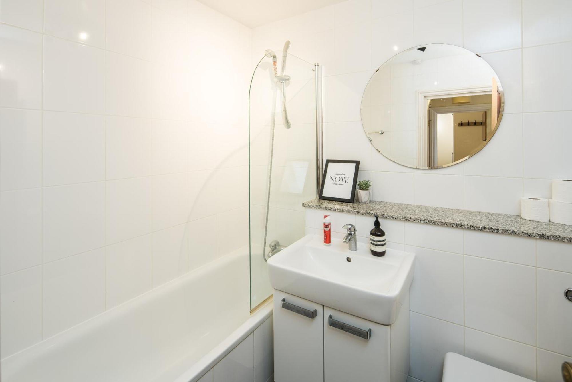 Cosy High-Ceiling Victorian Flat With Balcony - 2Mins To Hyde Park, Kensington Palace, Nottinghill, High Street Kensington,2Br 2Baths London Exterior photo
